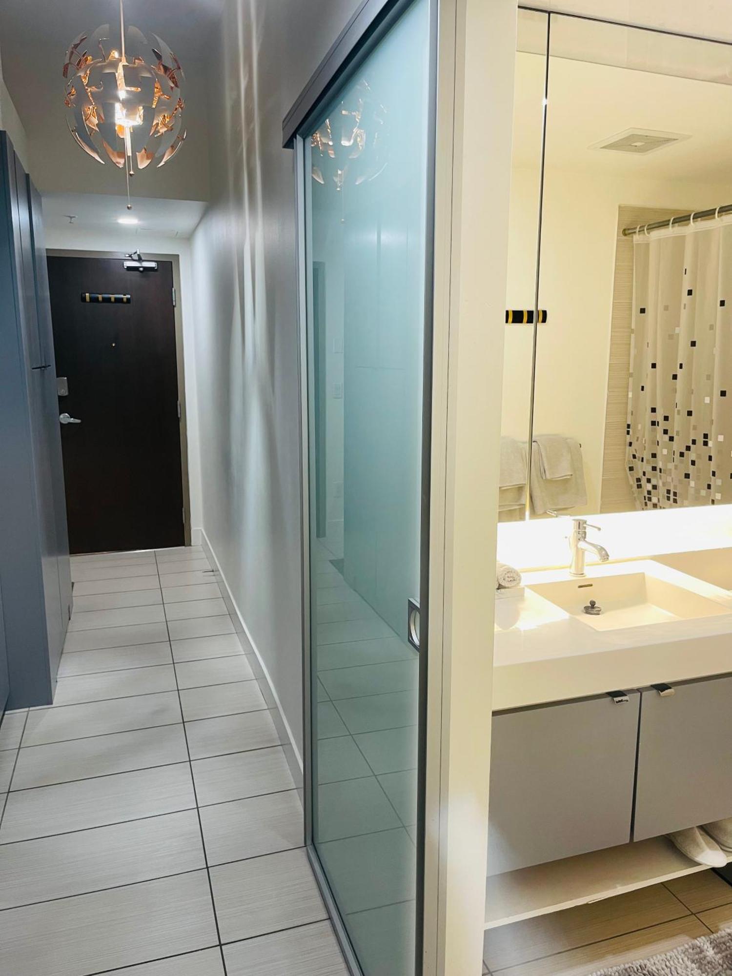 Beautiful Apartment Downtown, Mins To Rogers Arena, Stadium, Restaurants, Shops 밴쿠버 외부 사진